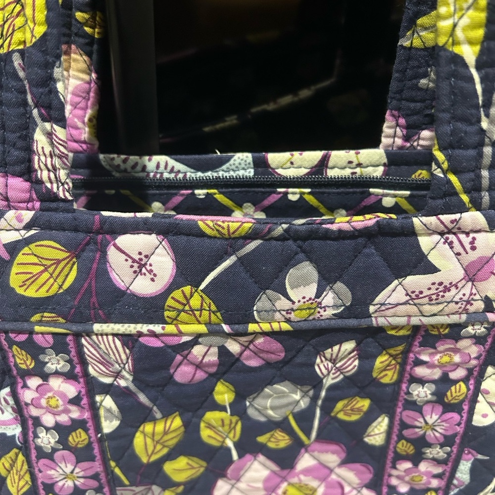 Vera Bradley “Retired” Floral Nightingale Tote - Picture 8 of 12